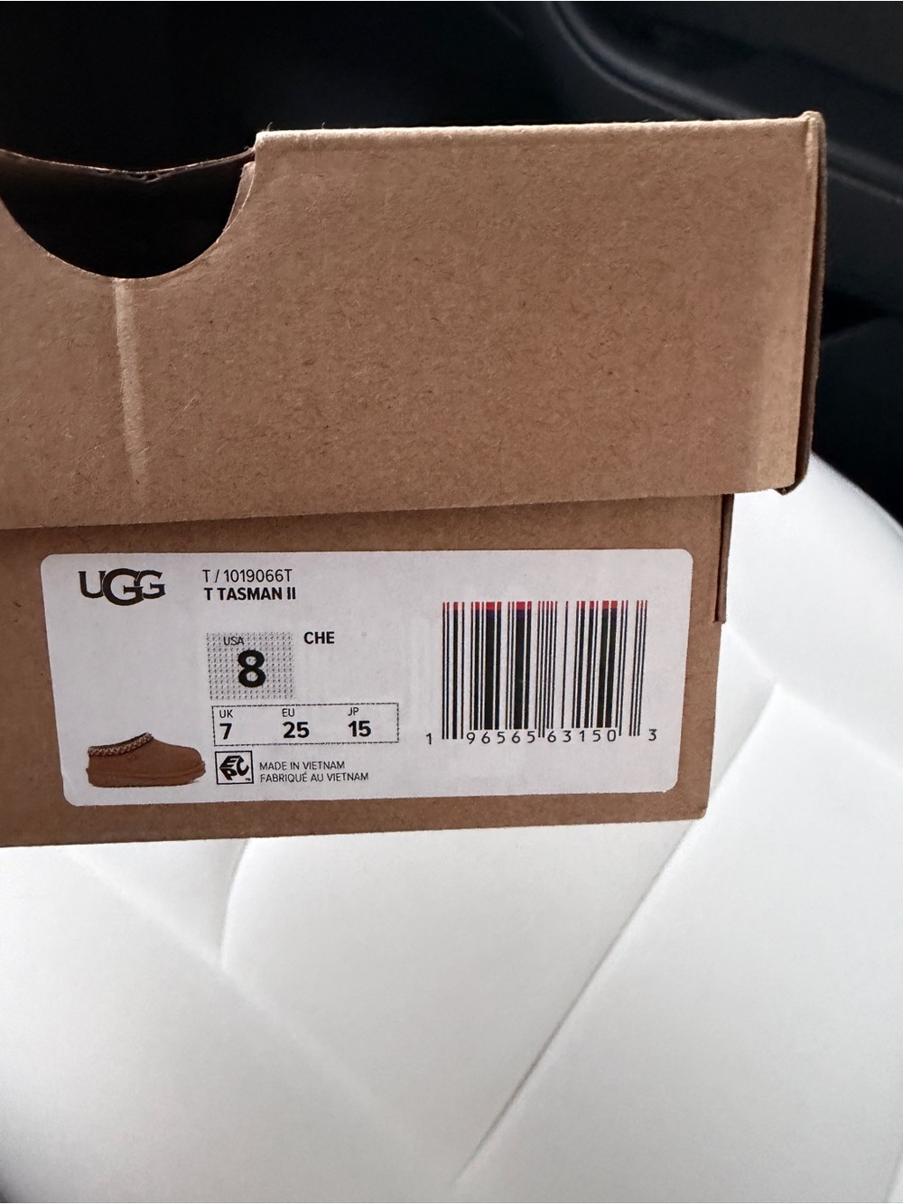 UGGS - Picture 5 of 5